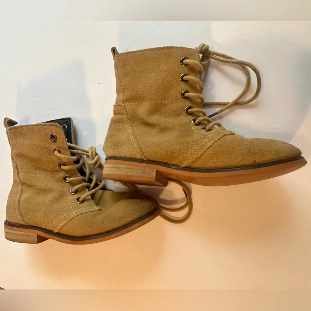 SweetHoney Kids Lace-Up Suede Combat Boots in Tan
